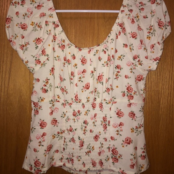 Cropped floral tan shirt - Picture 2 of 5